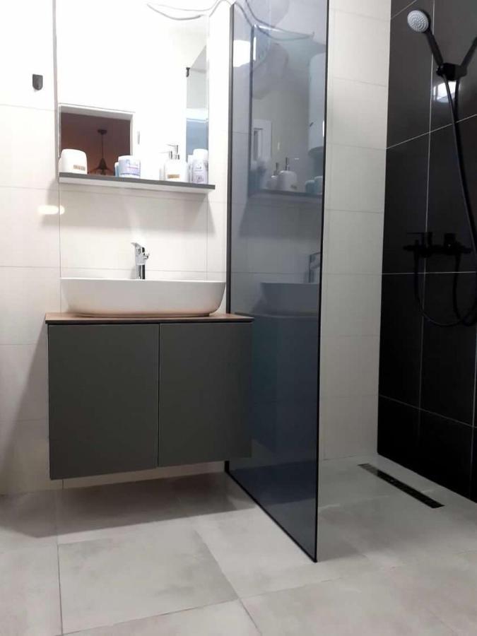 Apartamento Banesa Ne Qender Te Pejes Exterior foto